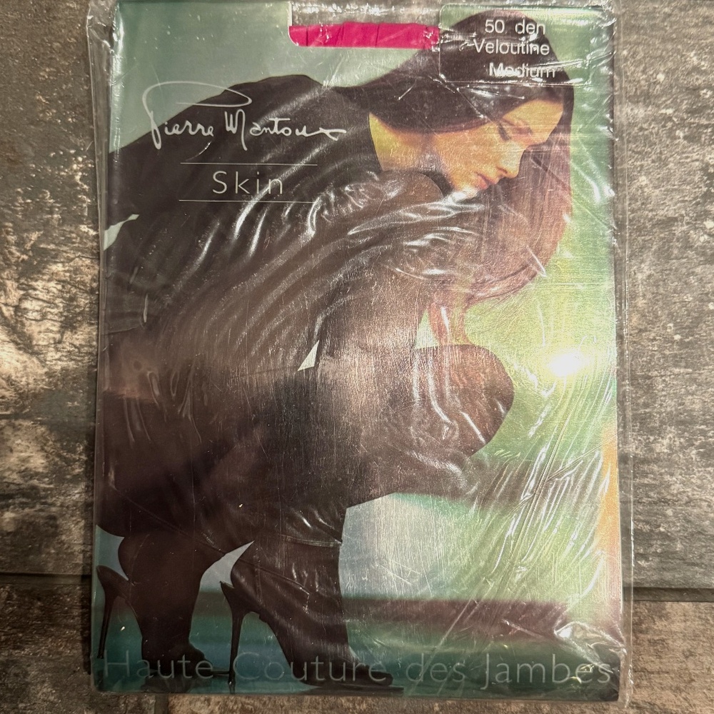 PIERRE MANTOUX Skin, Color - "Fuxia", Medium